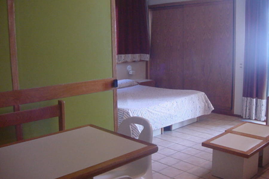 Monoambiente con cama matrimonial Delphos Apart